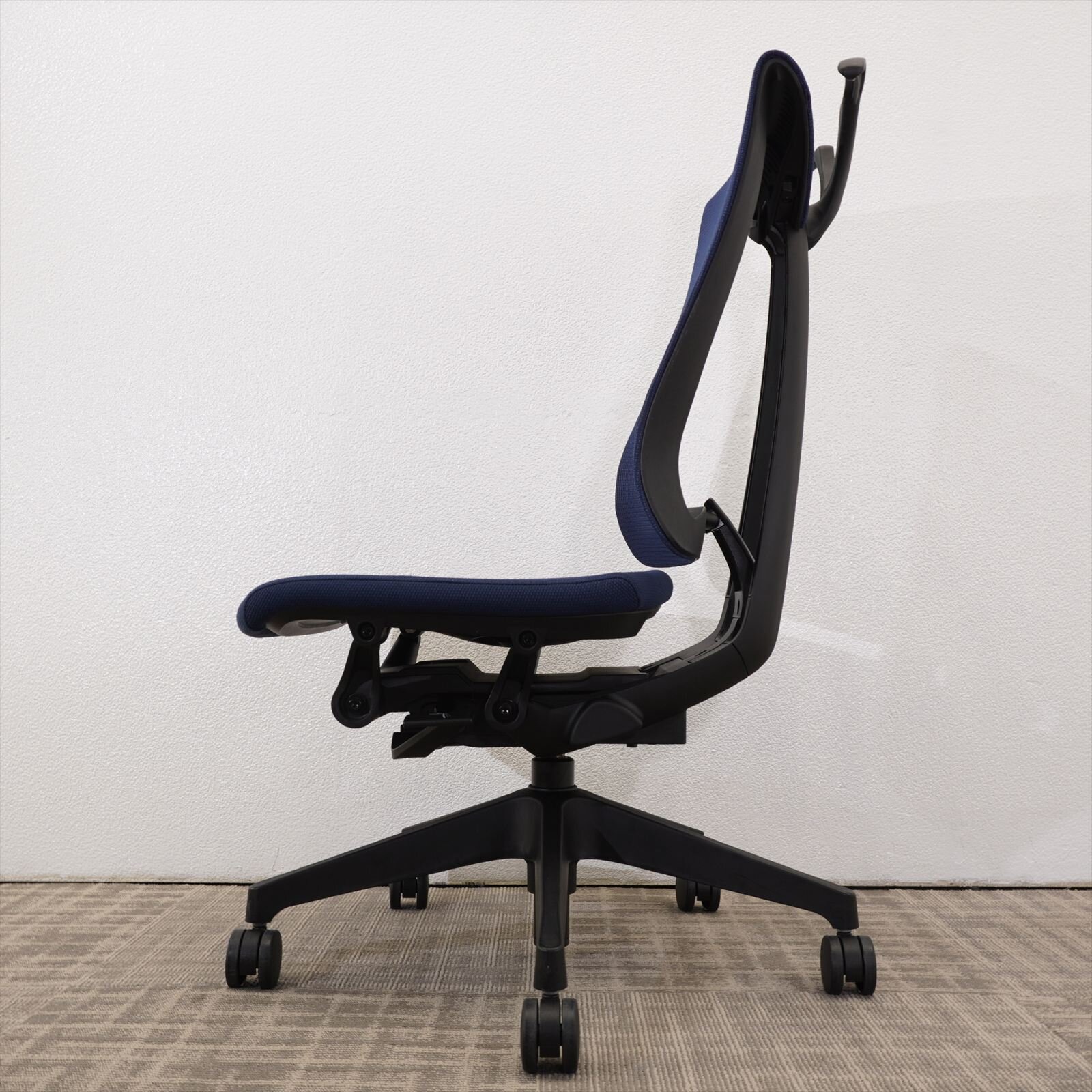 イトーキ セレーオ ハイバック ハンガー付 ネイビーブルー 特価品