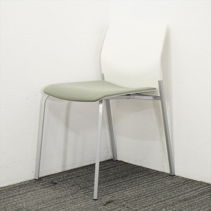 カッシーナ・イクスシー ロビン スタッキングチェアー ホワイト/グリーン 特価品
