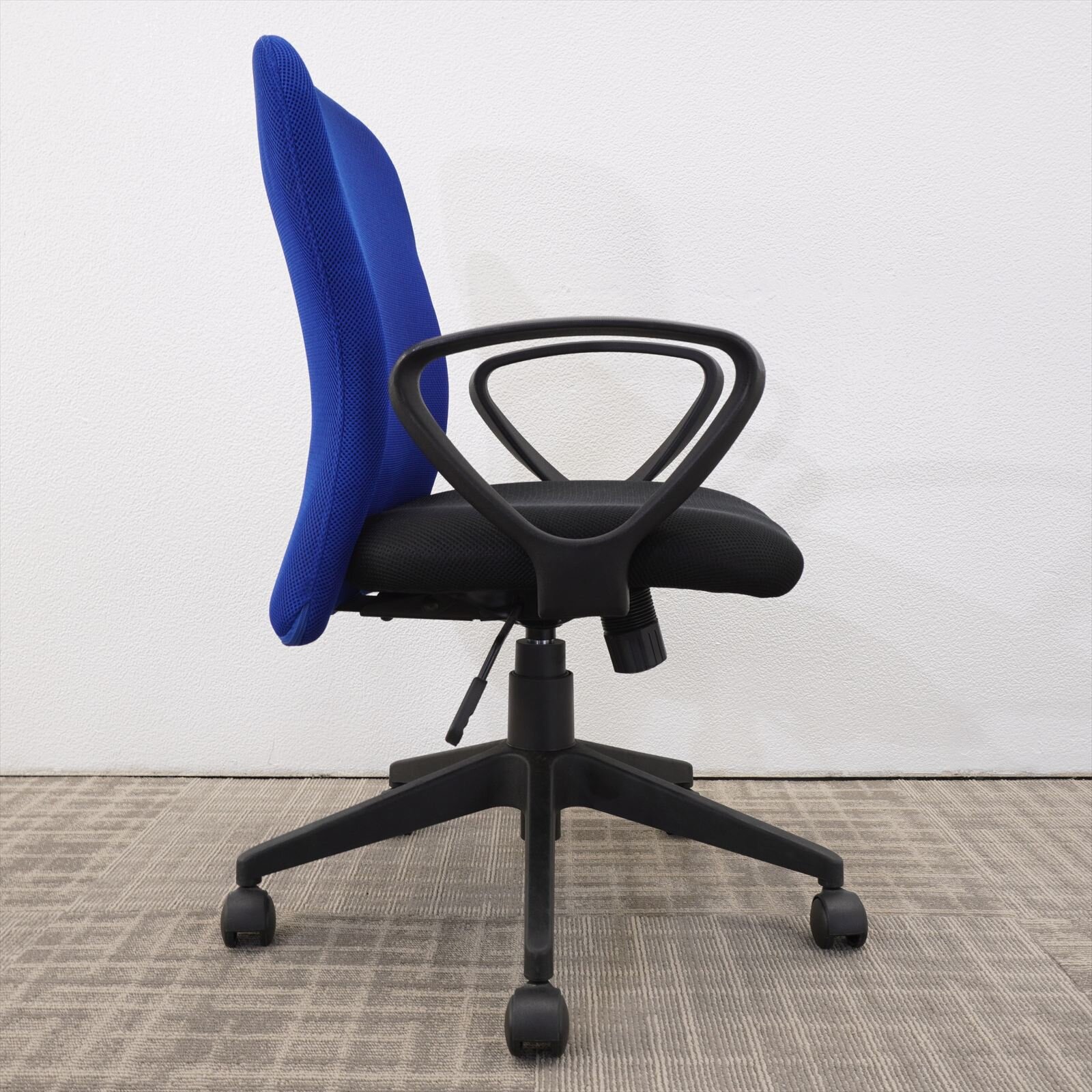 カグクロ ビジネスチェアSC シャトルチェア 固定肘 ブルー