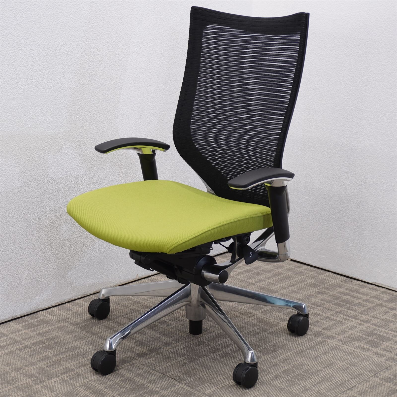 オカムラ バロン 可動肘 ハイバック グリーン/ブラック