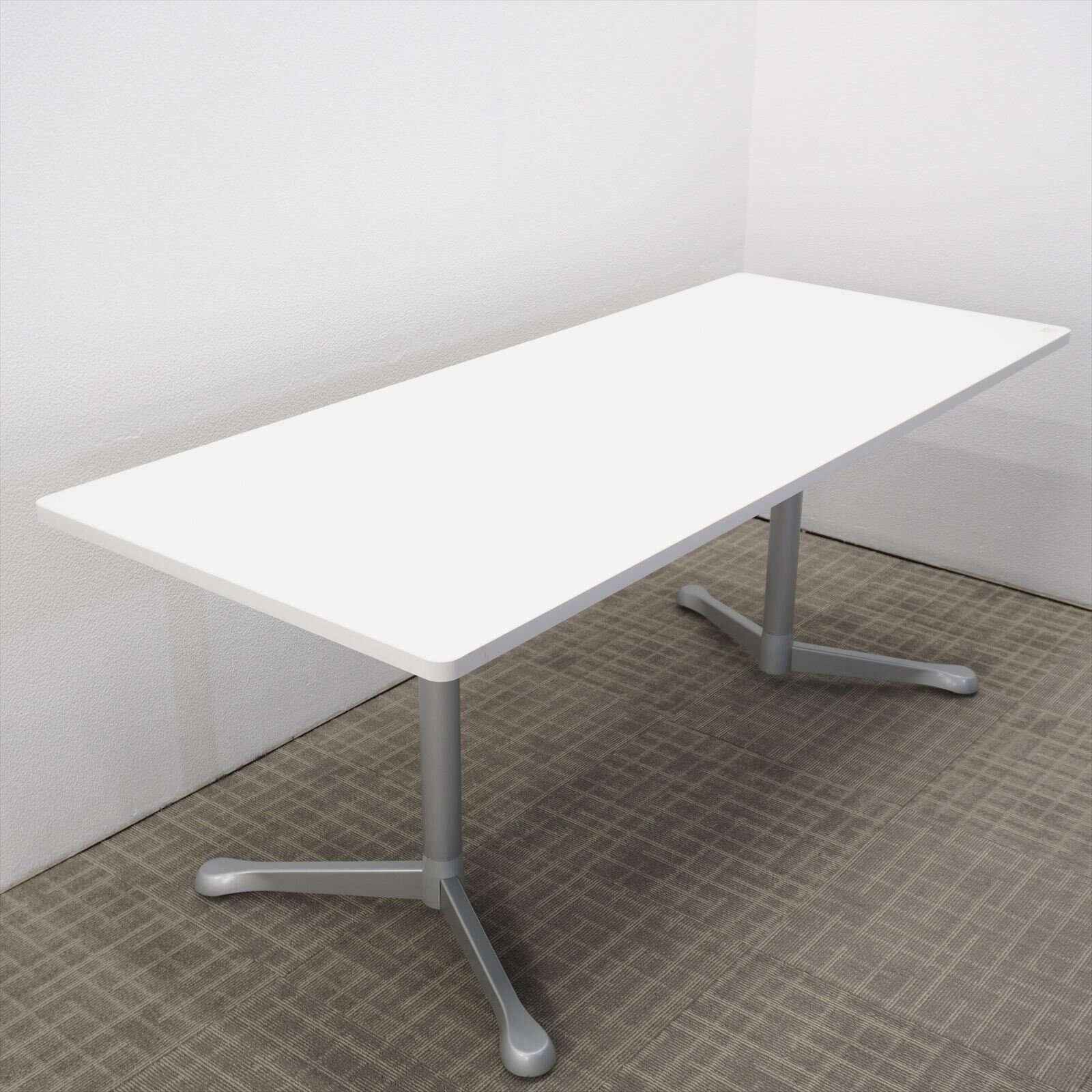 オカムラ アクティアフェロー ミーティングテーブル キャスター脚 1875 ホワイト