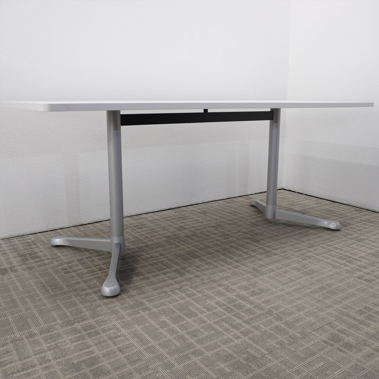 オカムラ アクティアフェロー ミーティングテーブル キャスター脚 1875 ホワイト