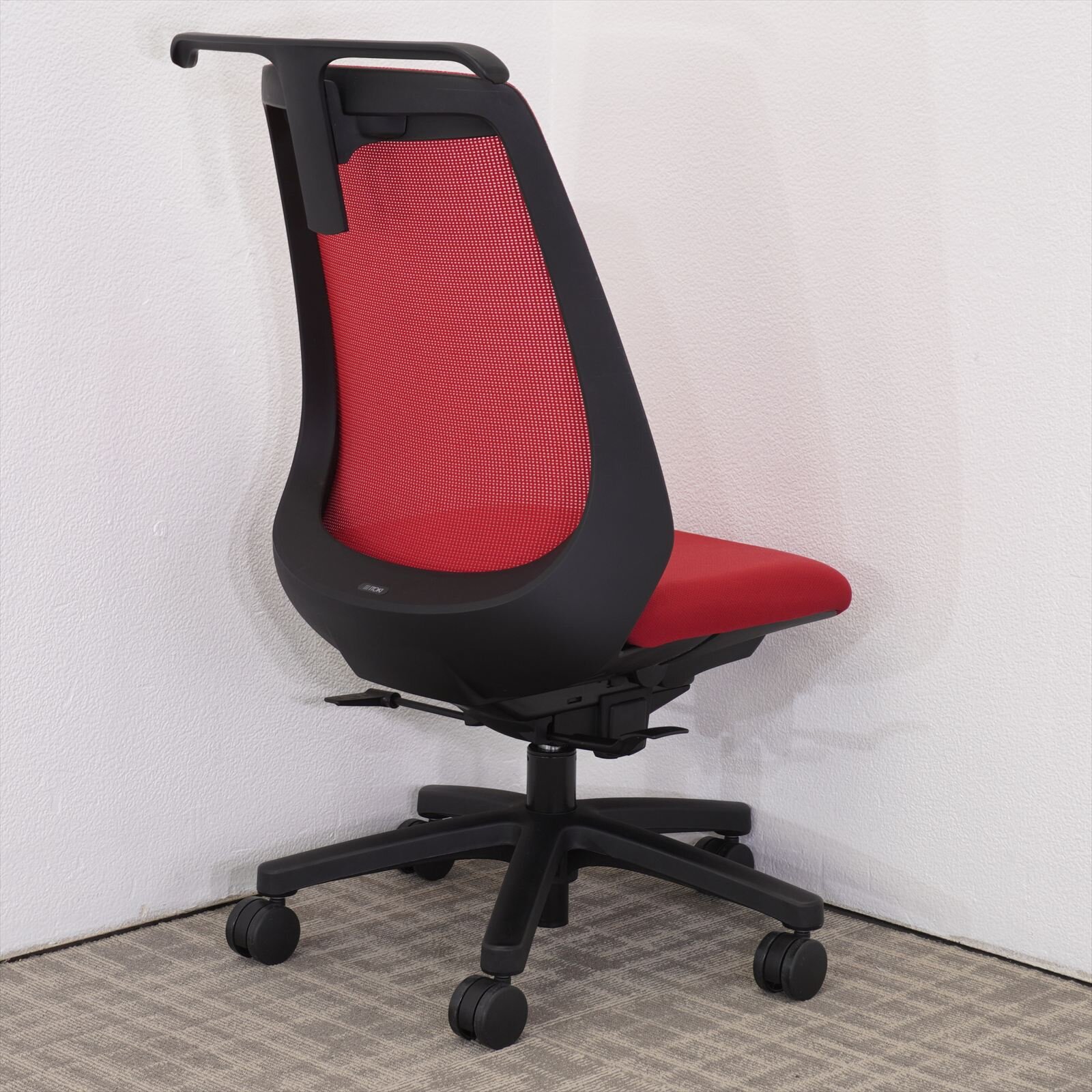 イトーキ ノナチェア ハンガー付 ラズベリーレッド