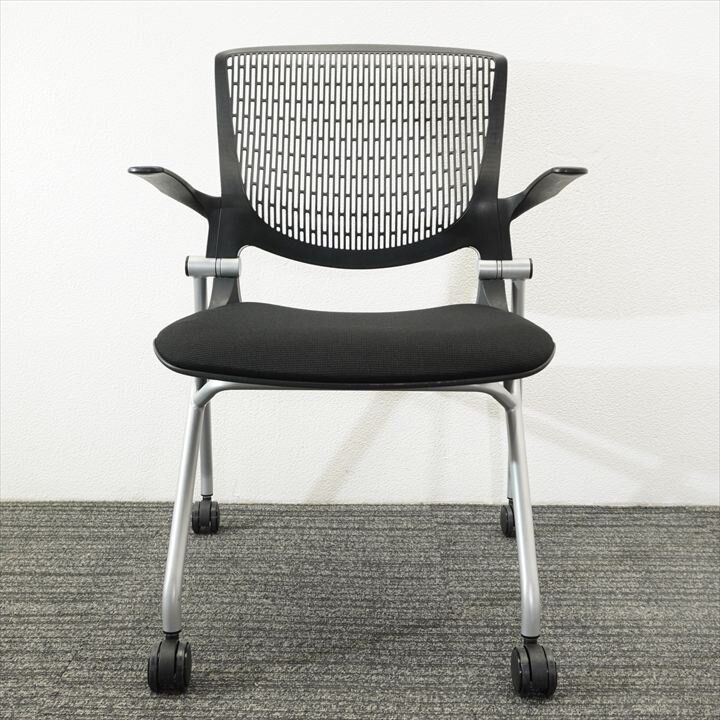 オカムラ グラータ ミーティングチェア 肘付 背ヌード ブラック