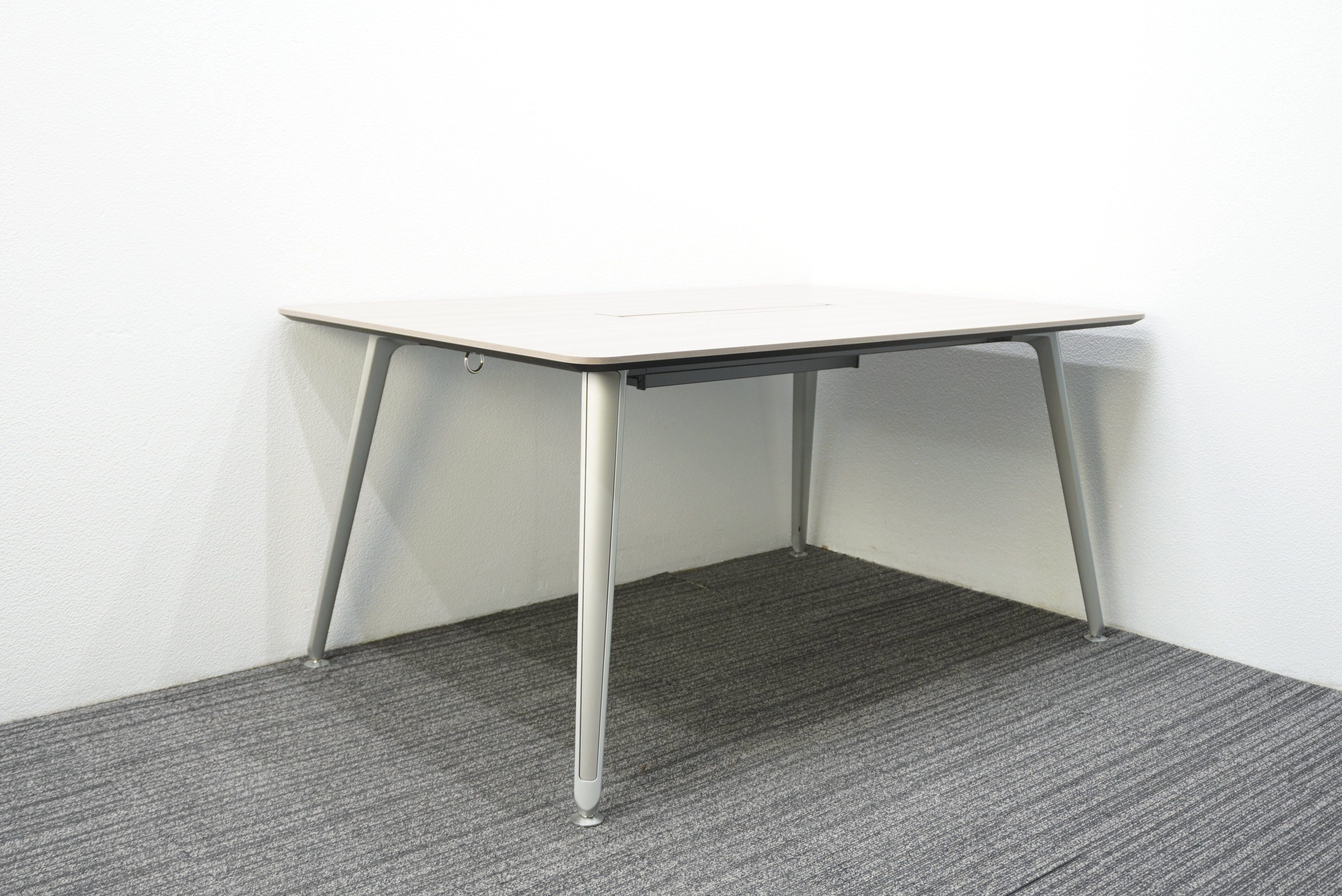 楕円会議テーブル ポリッシュ脚 オカムラ RATIO2 配線ボックス付(天板同色) 通販