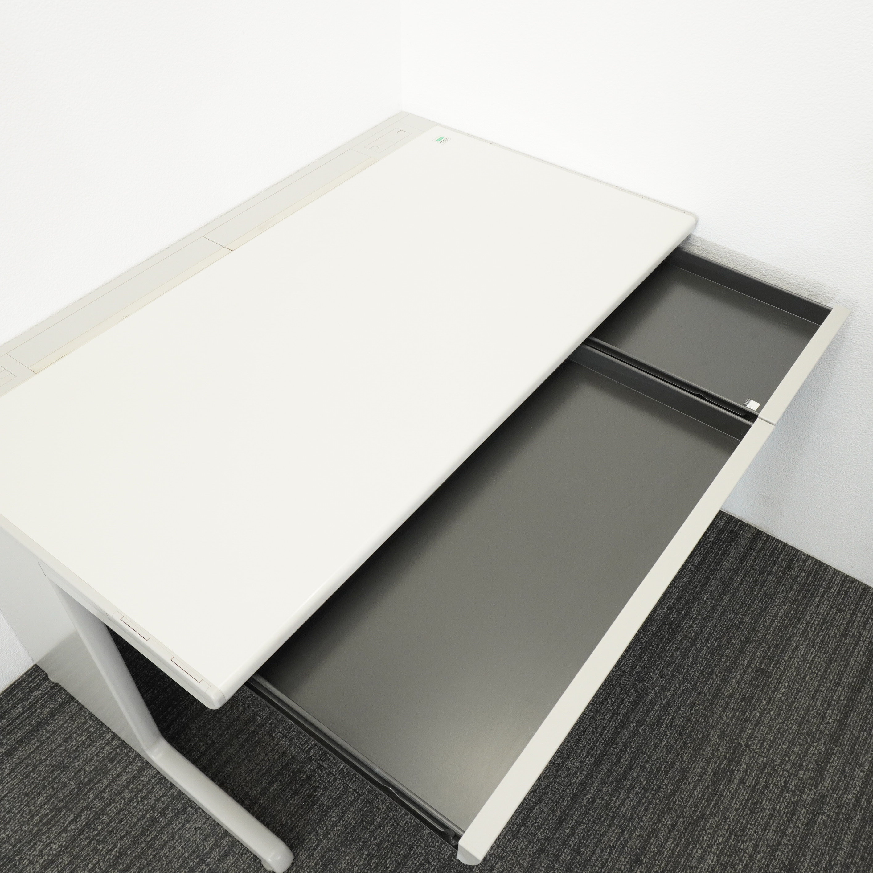 オカムラ SD-e 平机 127