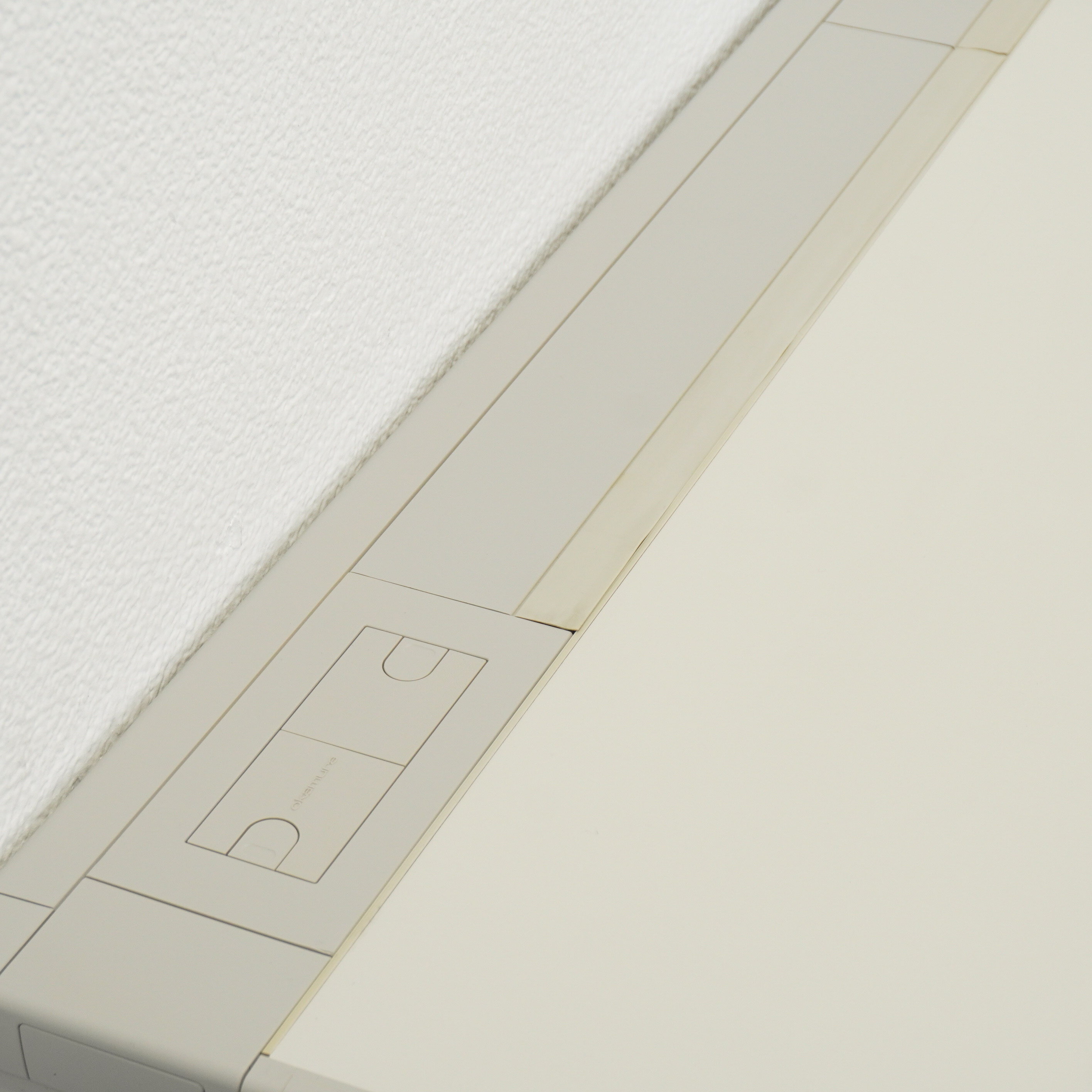 オカムラ SD-e 平机 127