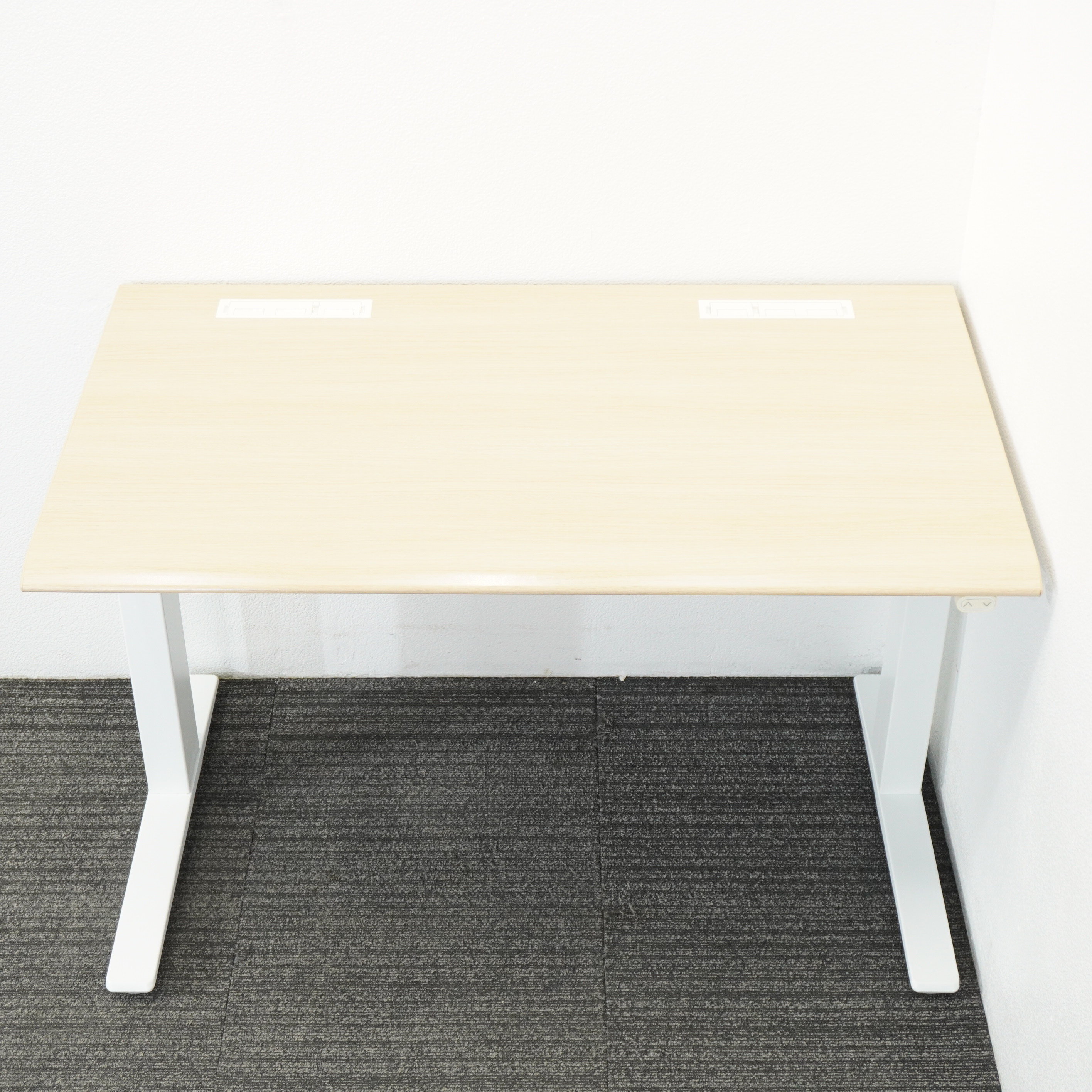 オカムラ スイフト 昇降デスク W1200(1150) ボタンタイプ(インジケータ無し) 天板：ネオウッドライト／本体：ホワイト