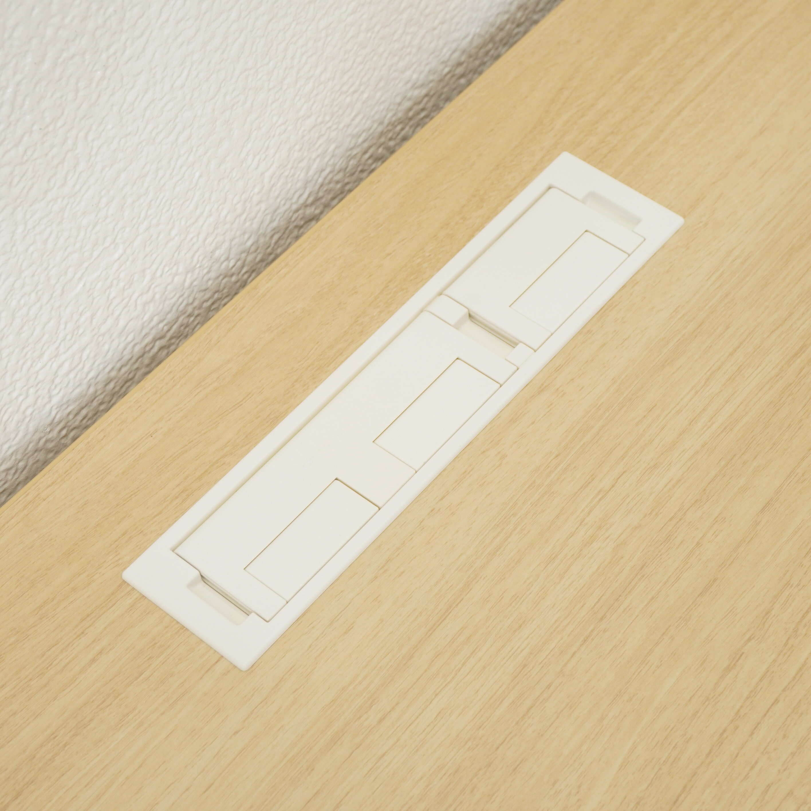 オカムラ スイフト 昇降デスク W1200(1150) ボタンタイプ(インジケータ無し) 天板：ネオウッドライト／本体：ホワイト