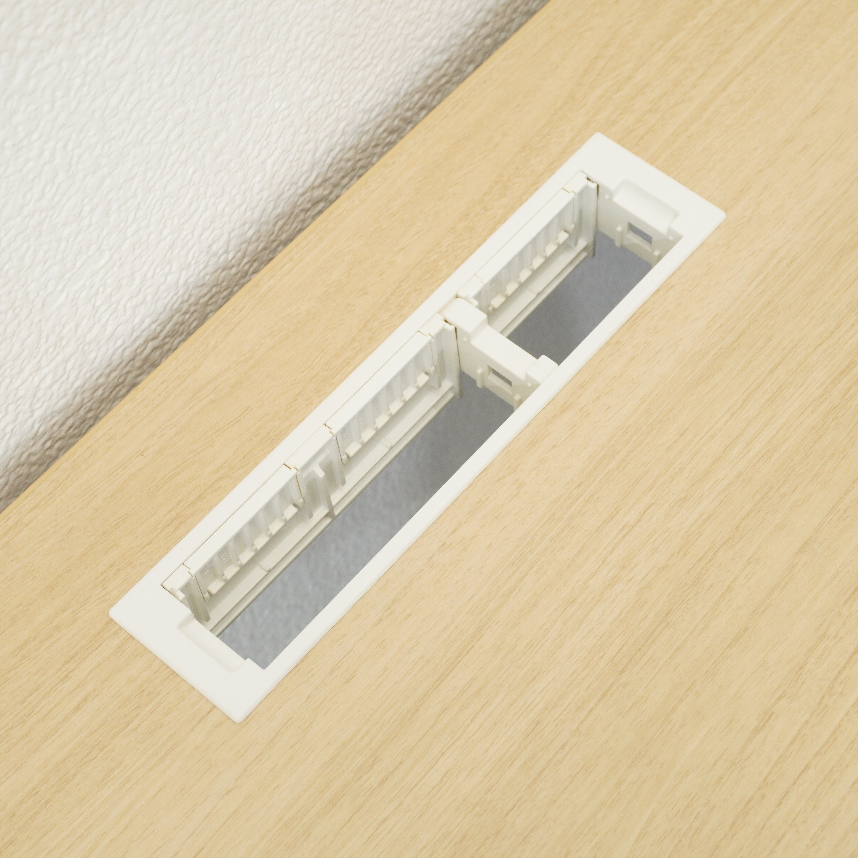 オカムラ スイフト 昇降デスク W1200(1150) ボタンタイプ(インジケータ無し) 天板：ネオウッドライト／本体：ホワイト