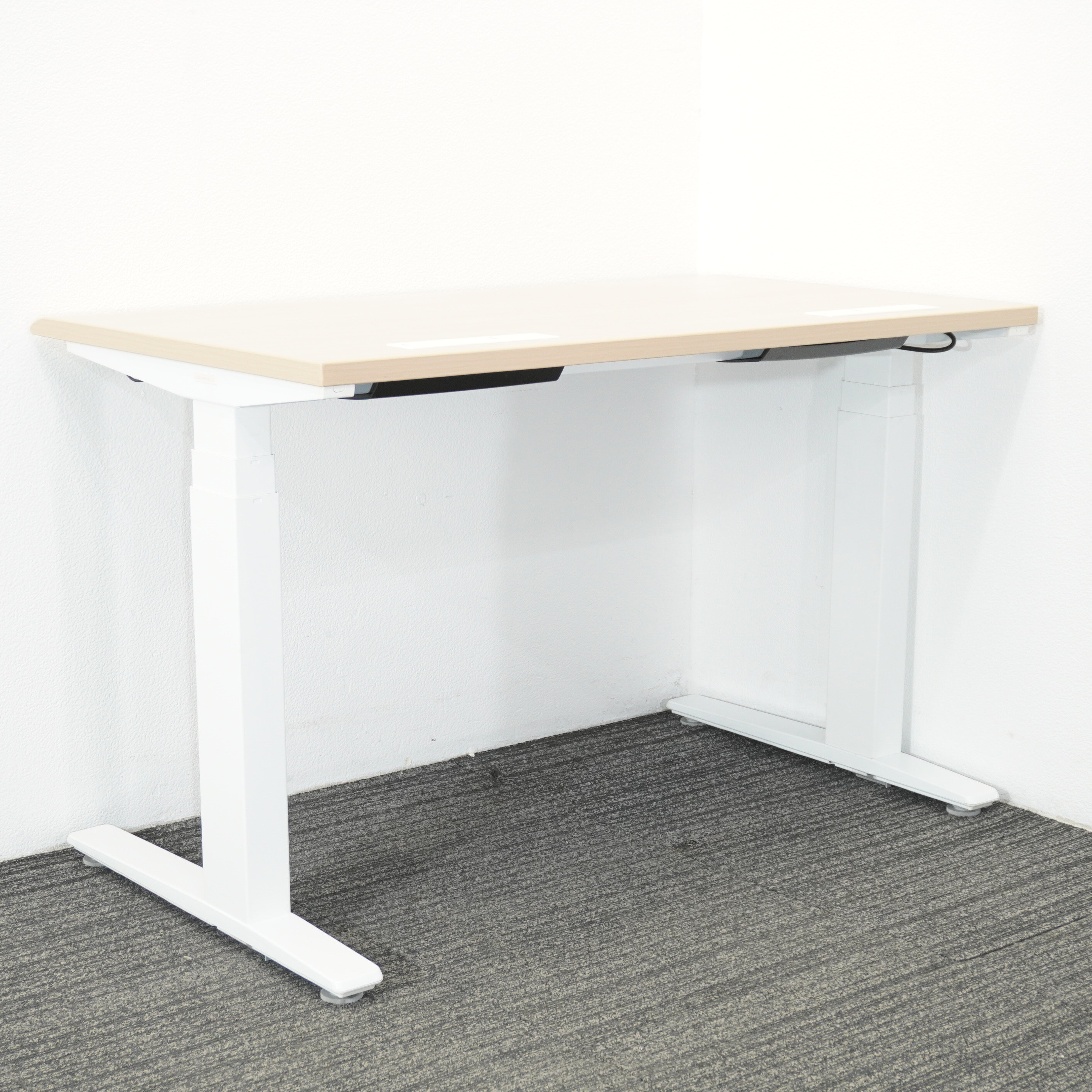 オカムラ スイフト 昇降デスク W1200(1150) ボタンタイプ(インジケータ無し) 天板：ネオウッドライト／本体：ホワイト