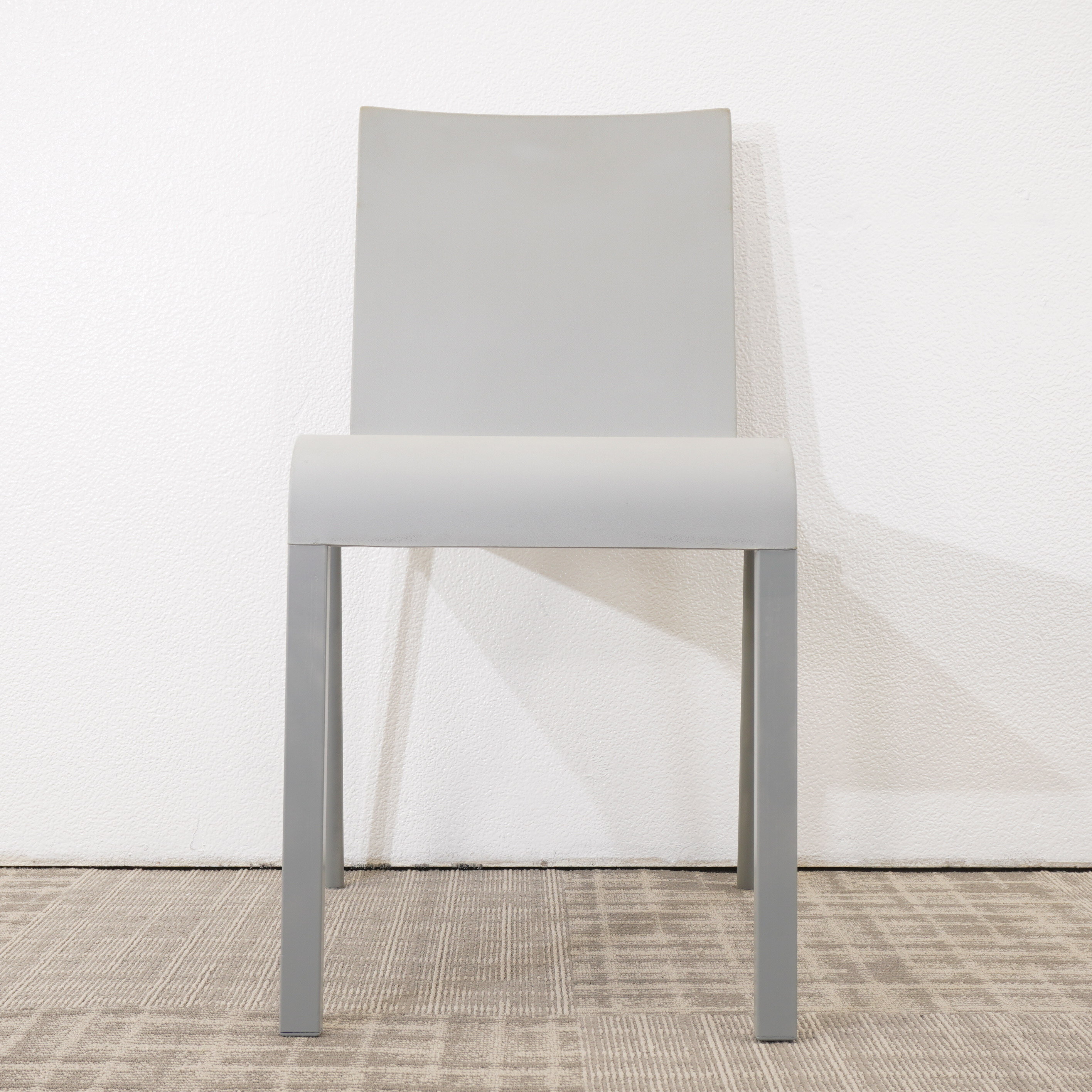 ヴィトラ .03(ゼロスリー) スタッキングチェア グレー 特価品(2)