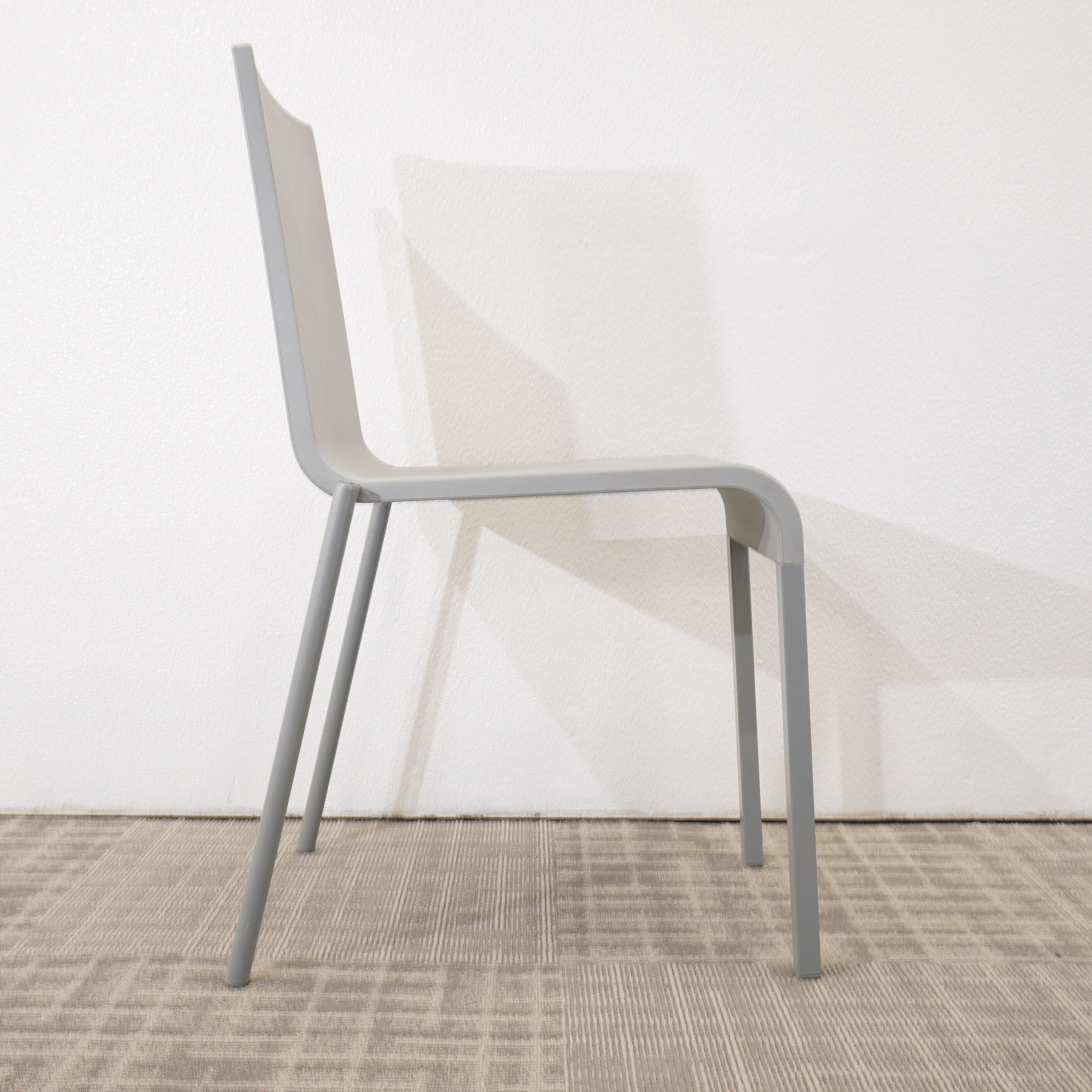 ヴィトラ .03(ゼロスリー) スタッキングチェア グレー 特価品(2)