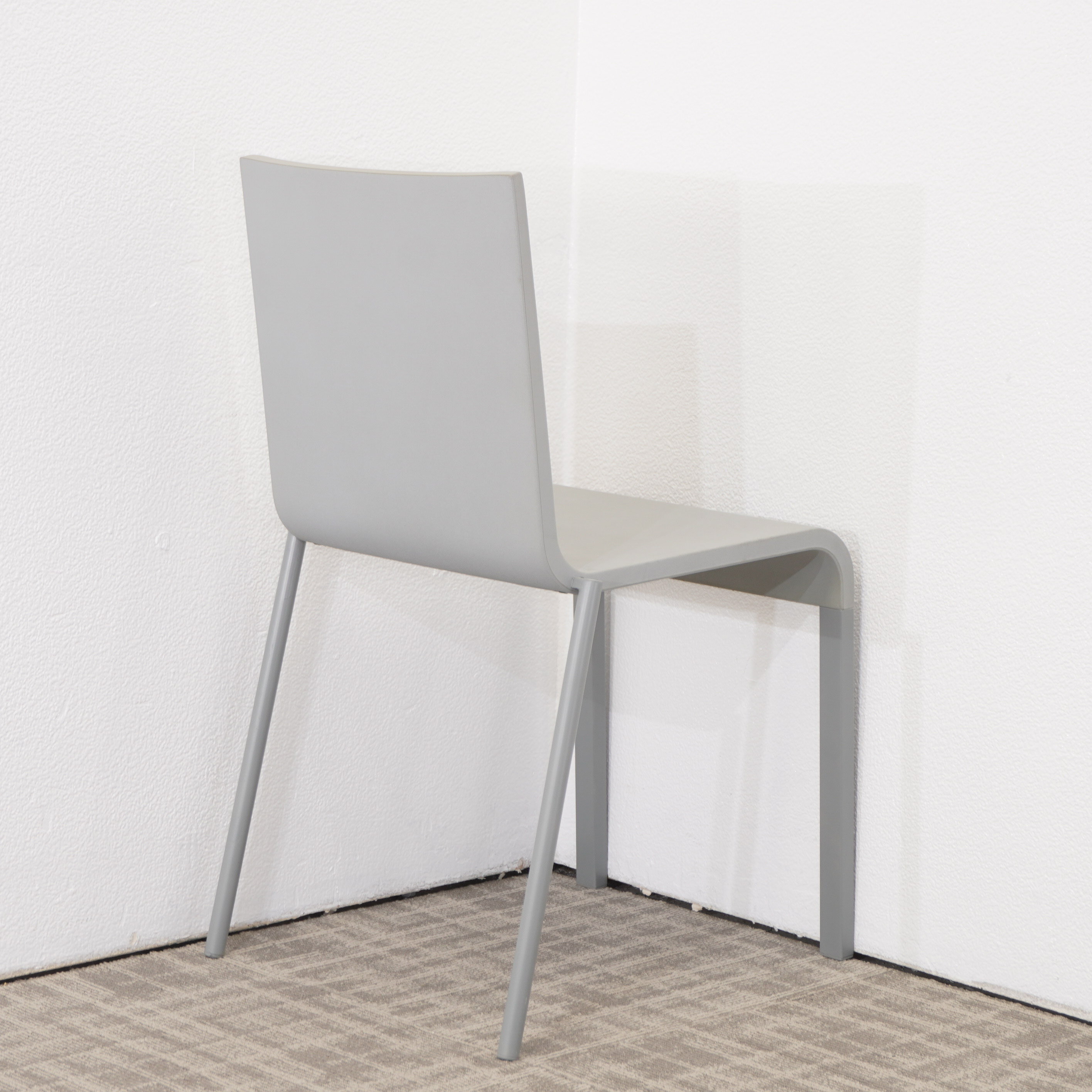 ヴィトラ .03(ゼロスリー) スタッキングチェア グレー 特価品(2)