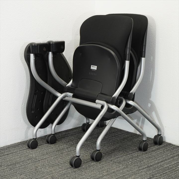 オカムラ トーションライン メモ台付ミーティングチェアー ブラック