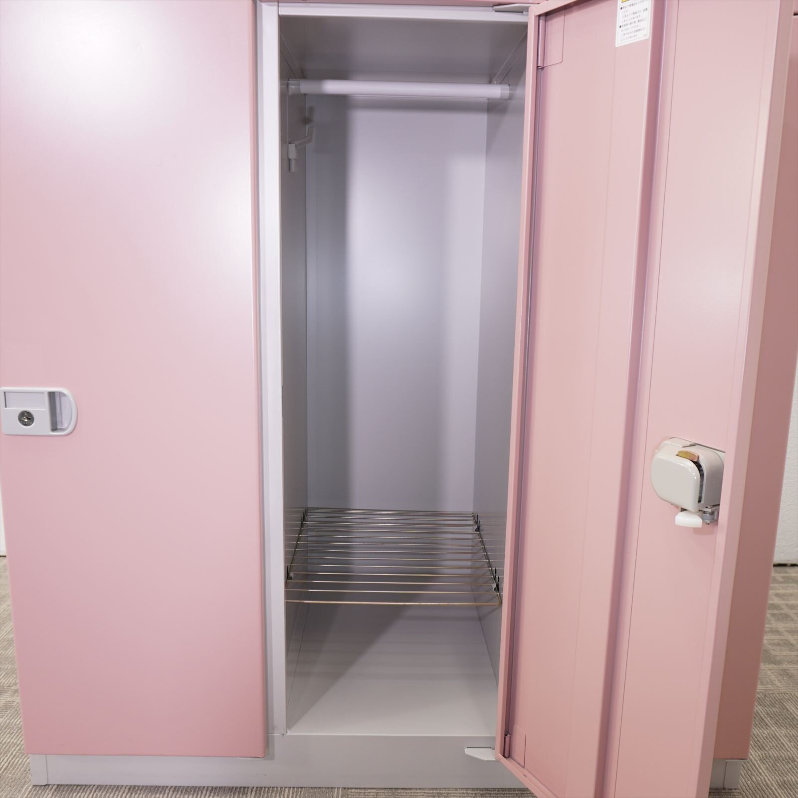 イトーキ ６人用ロッカー ピンク