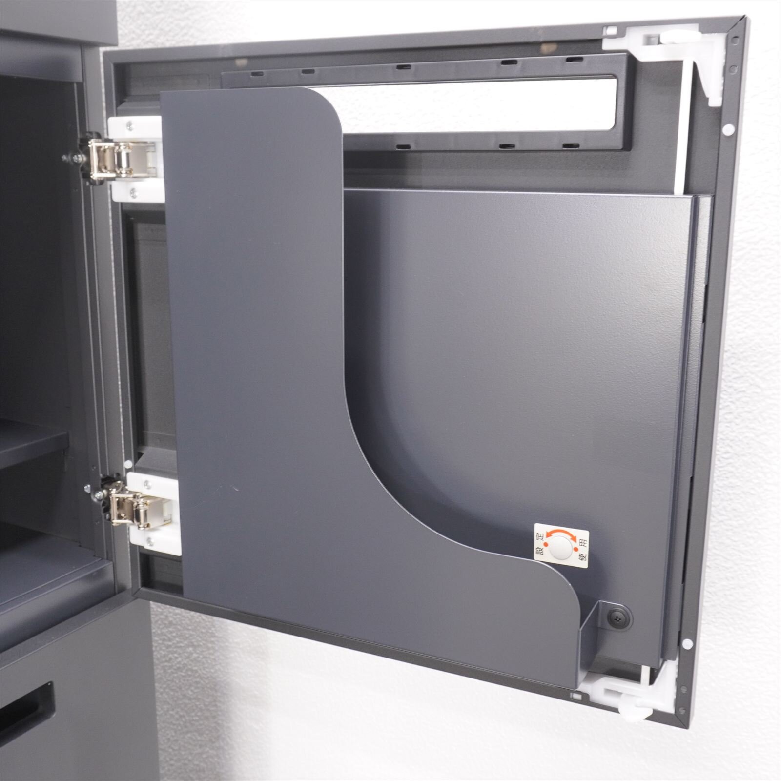 イトーキ エスキャビネット ダイヤル式8人用パーソナルロッカー H1790 ブラック