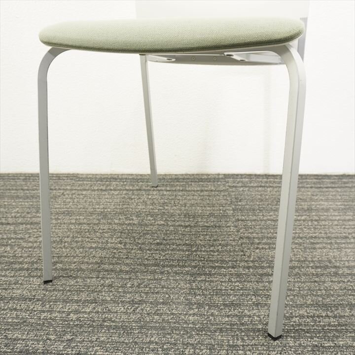 カッシーナ・イクスシー ロビン スタッキングチェアー ホワイト/グリーン 特価品