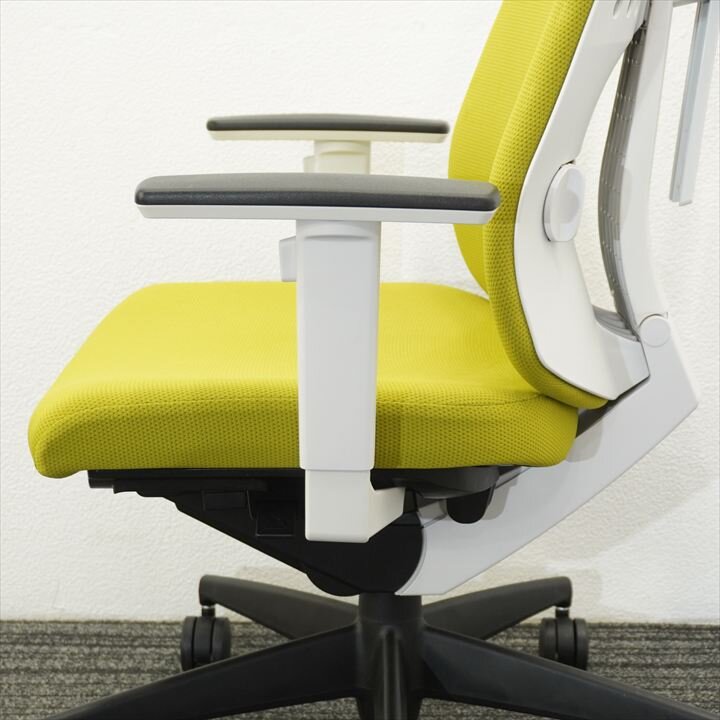 コクヨ ウィザード2 可動肘 ハンガー付 ライトオリーブ