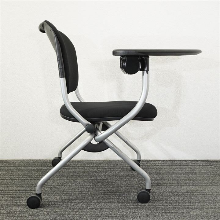 オカムラ トーションライン メモ台付ミーティングチェアー ブラック