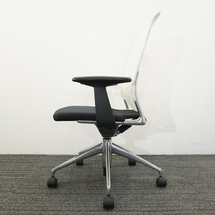 ヴィトラ メダチェア 肘付 ホワイト／ブラック