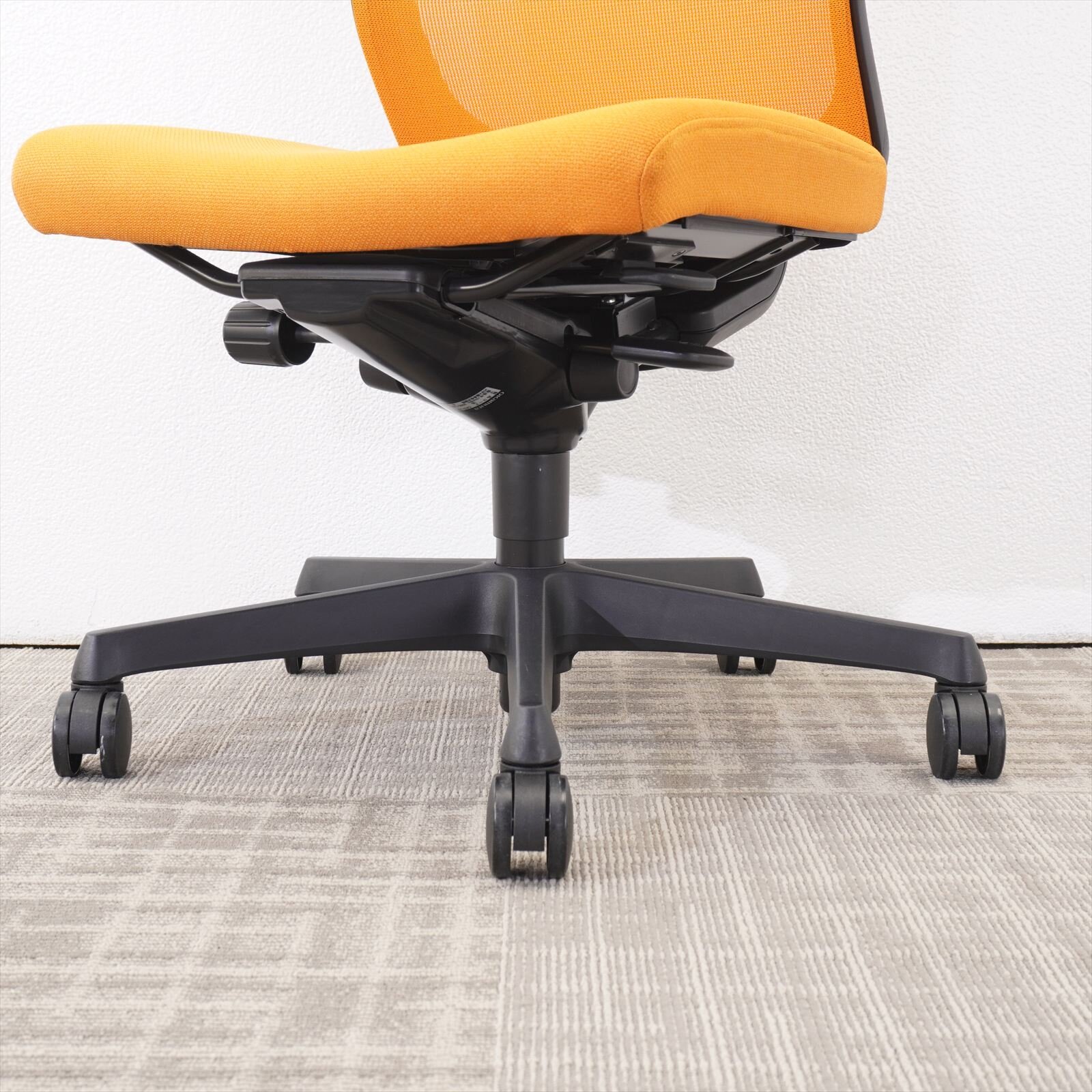 【2020年製】 オカムラ エスクード アプリコット色