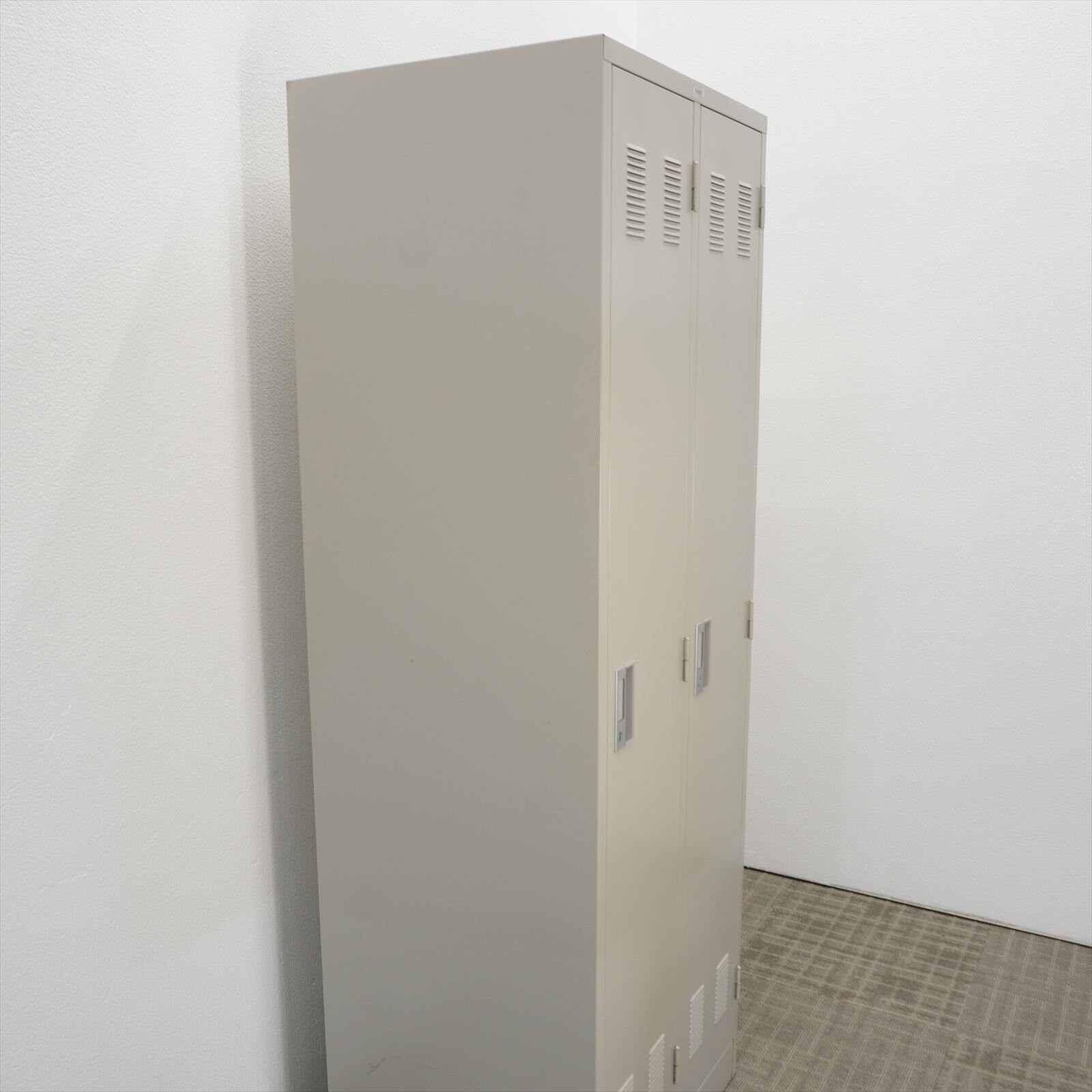 ナイキ ２人用ロッカー