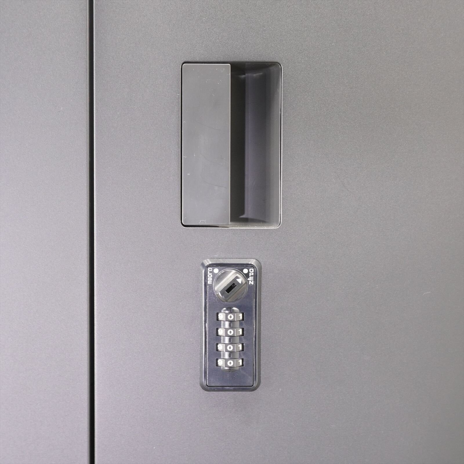 イトーキ エスキャビネット ダイヤル式8人用パーソナルロッカー H1790 ブラック