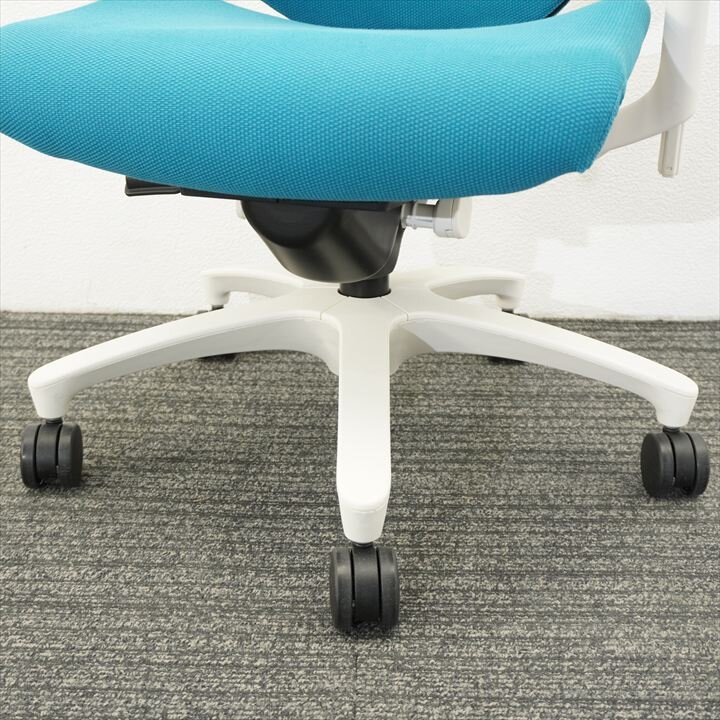 イトーキ エフチェア 可動肘 ハイバック クロスバック ストロングブルー ホワイトシェル