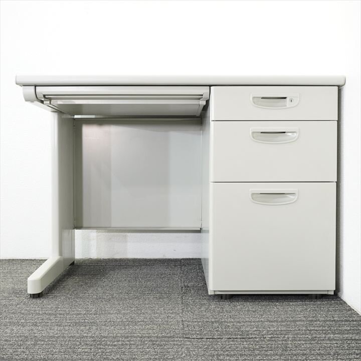 ナイキ 片袖机 107