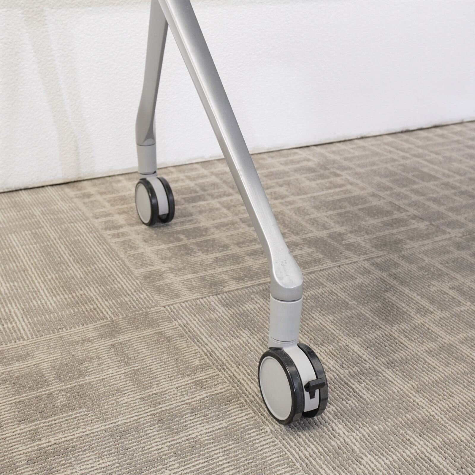 オカムラ インターアクトNT フラップテーブル 2160 幕板付 棚板無し 配線ダクト無し ホワイト