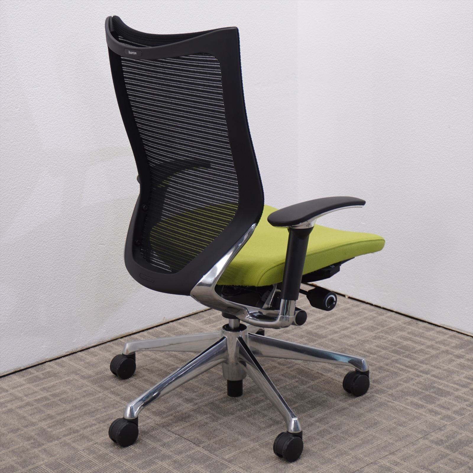 オカムラ バロン 可動肘 ハイバック グリーン/ブラック