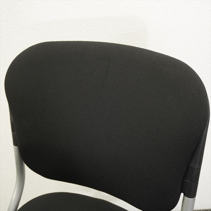 オカムラ トーションライン メモ台付ミーティングチェアー ブラック