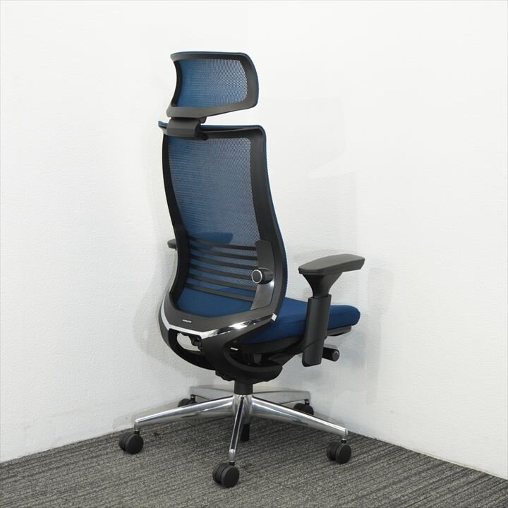 コクヨ ベゼル 可動肘 ヘッドレスト付き ブルー- 中古オフィス家具の