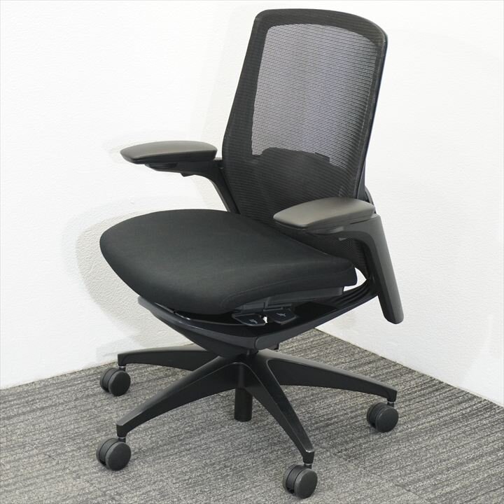 オカムラ フィノラ 可動肘 ブラック