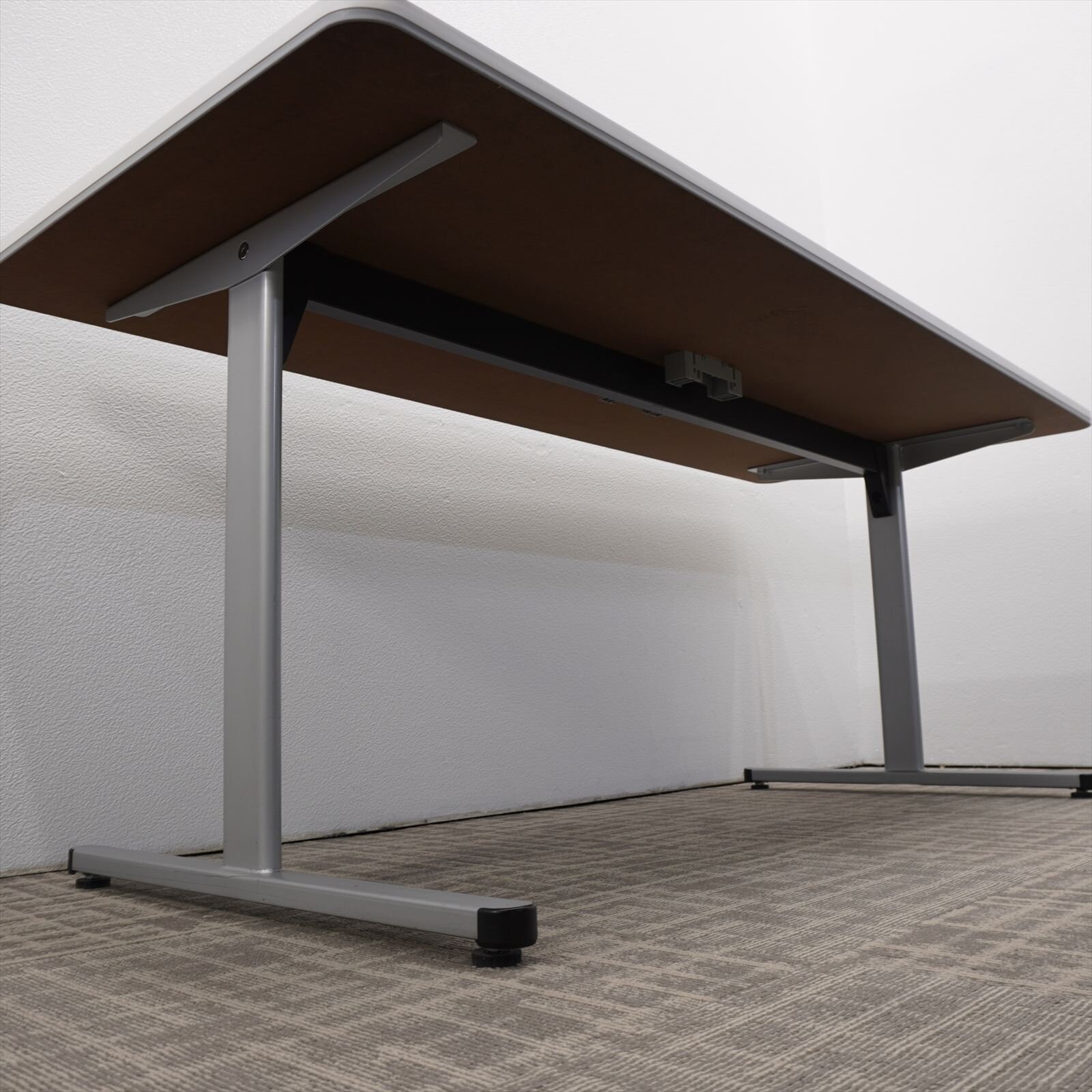 コクヨ BT-500 ミーティングテーブル 1875 T脚 配線ダクト付 ホワイト