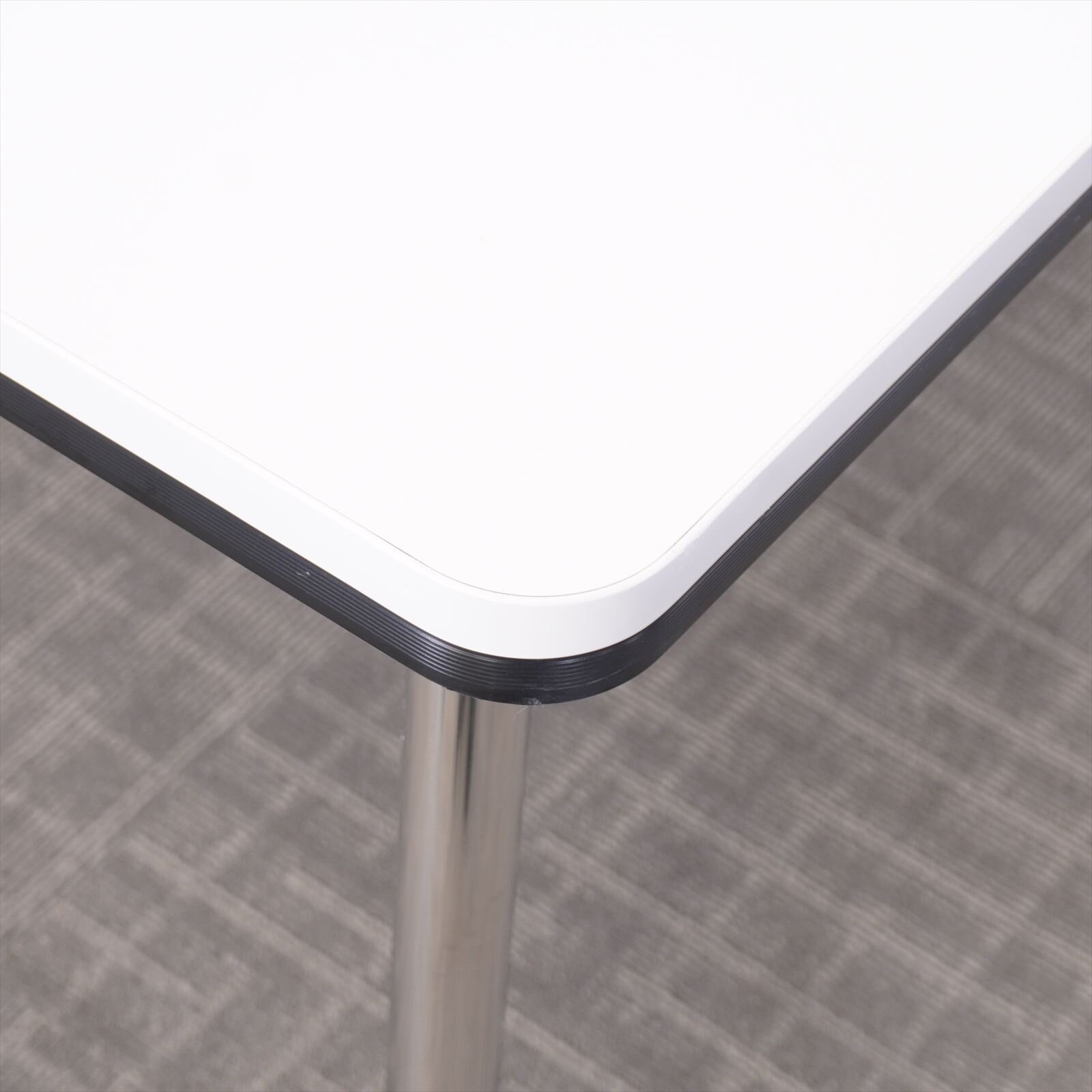 オカムラ WOGG 折りたたみテーブル 1575 H700 ホワイト