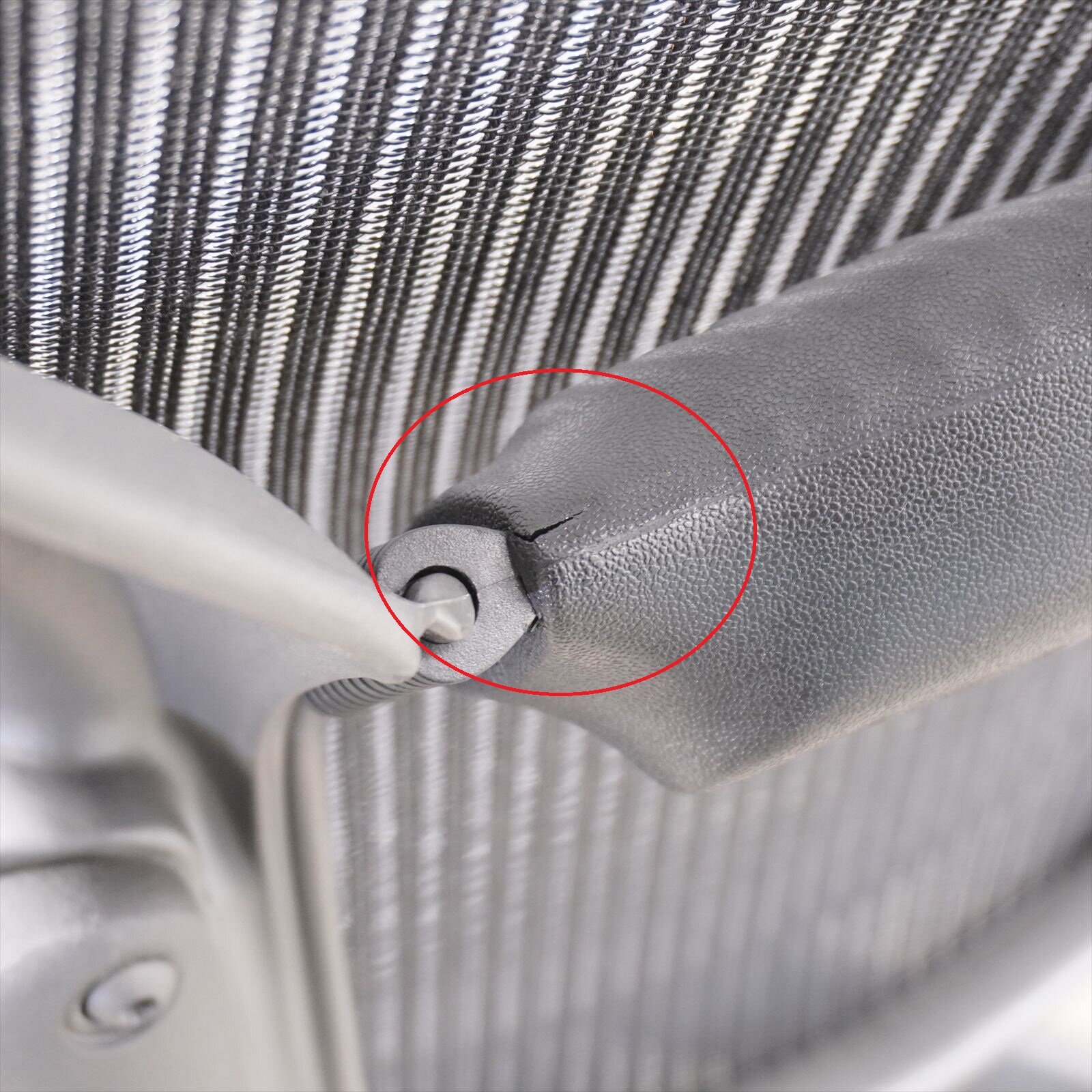 ハーマンミラー アーロンチェア 可動肘 ランバーサポート フル装備 Bサイズ グラファイト 特価品（１）