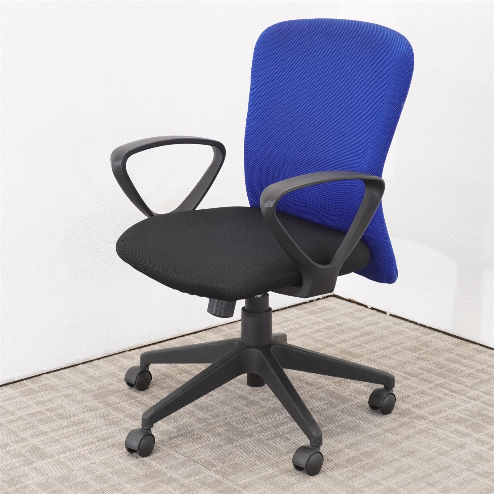 カグクロ ビジネスチェアSC シャトルチェア 固定肘 ブルー