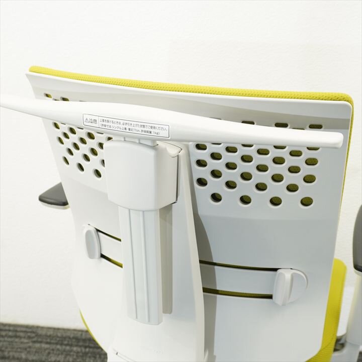 コクヨ ウィザード2 可動肘 ハンガー付 ライトオリーブ