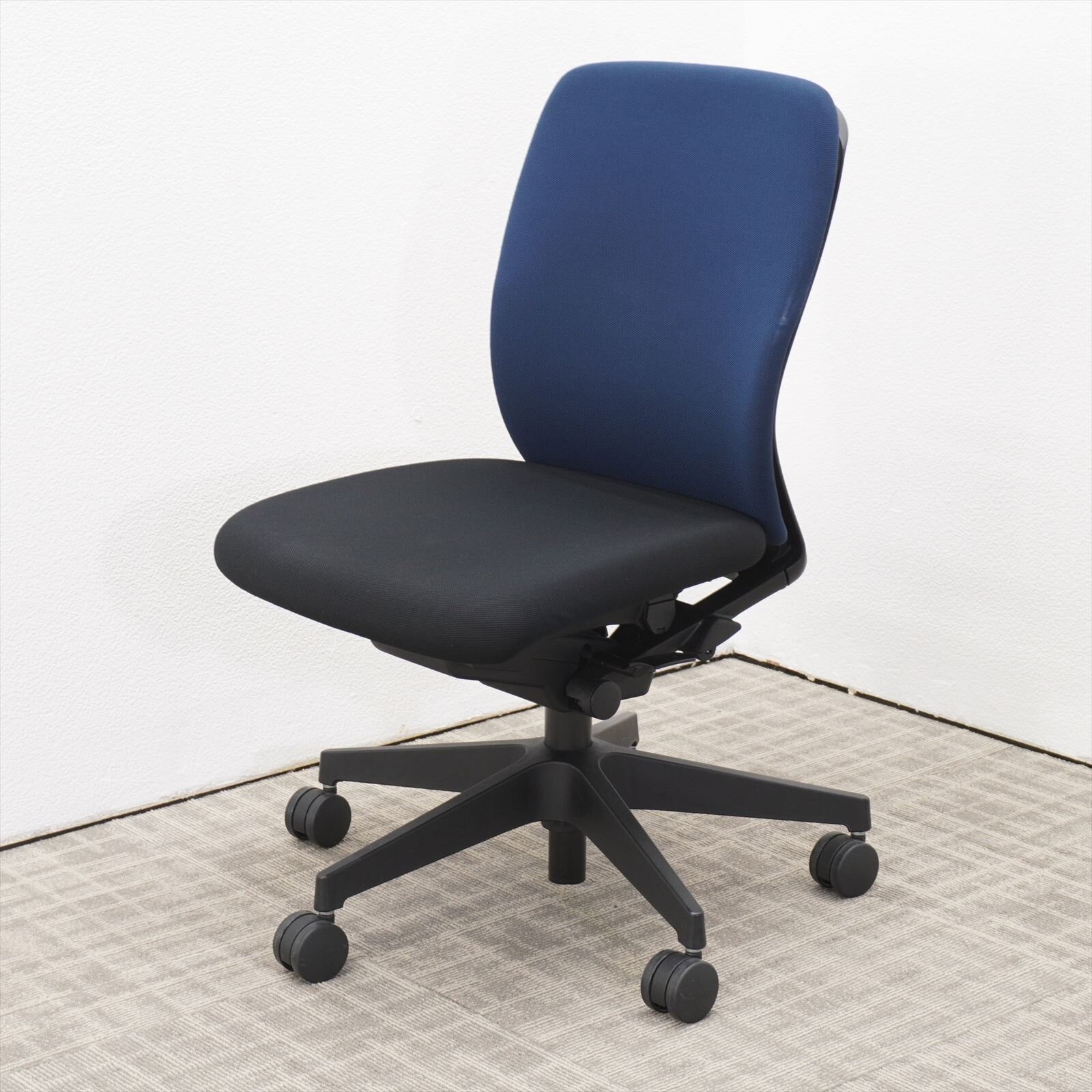 イトーキ フルゴ ネイビーブルー/ブラック 特価品