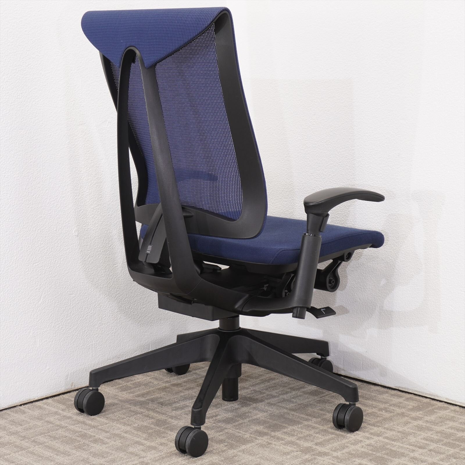 イトーキ セレーオ 可動肘 ハイバック ネイビーブルー 特価品