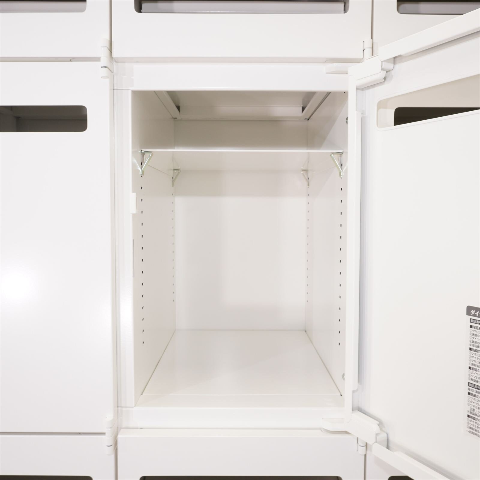 オカムラ レクトライン ダイヤル式12人用モバイルロッカー H1810