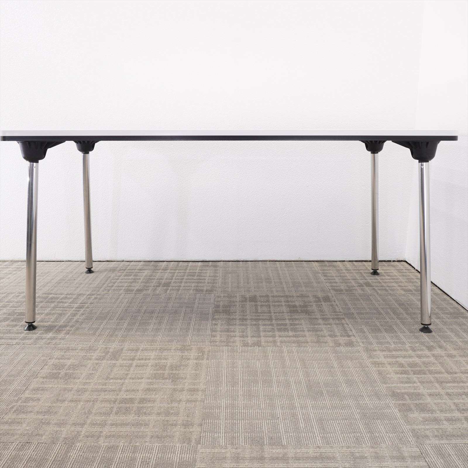 オカムラ WOGG 折りたたみテーブル 1575 H700 ホワイト