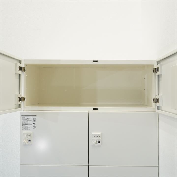 オカムラ ピクスライン ダイヤル式8人用モバイルロッカー+両開き書庫 H1800 ZA75色