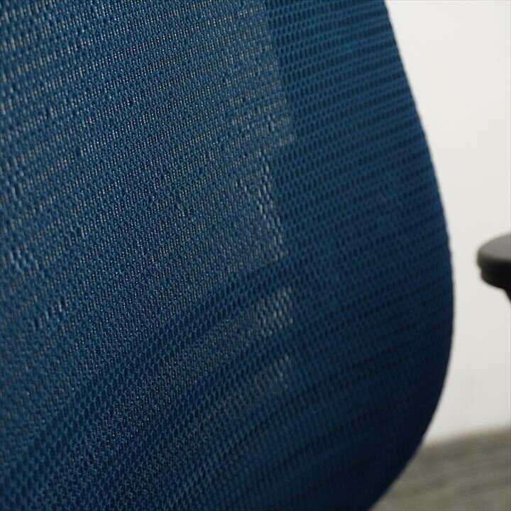 コクヨ ベゼル 可動肘 ヘッドレスト付き ブルー