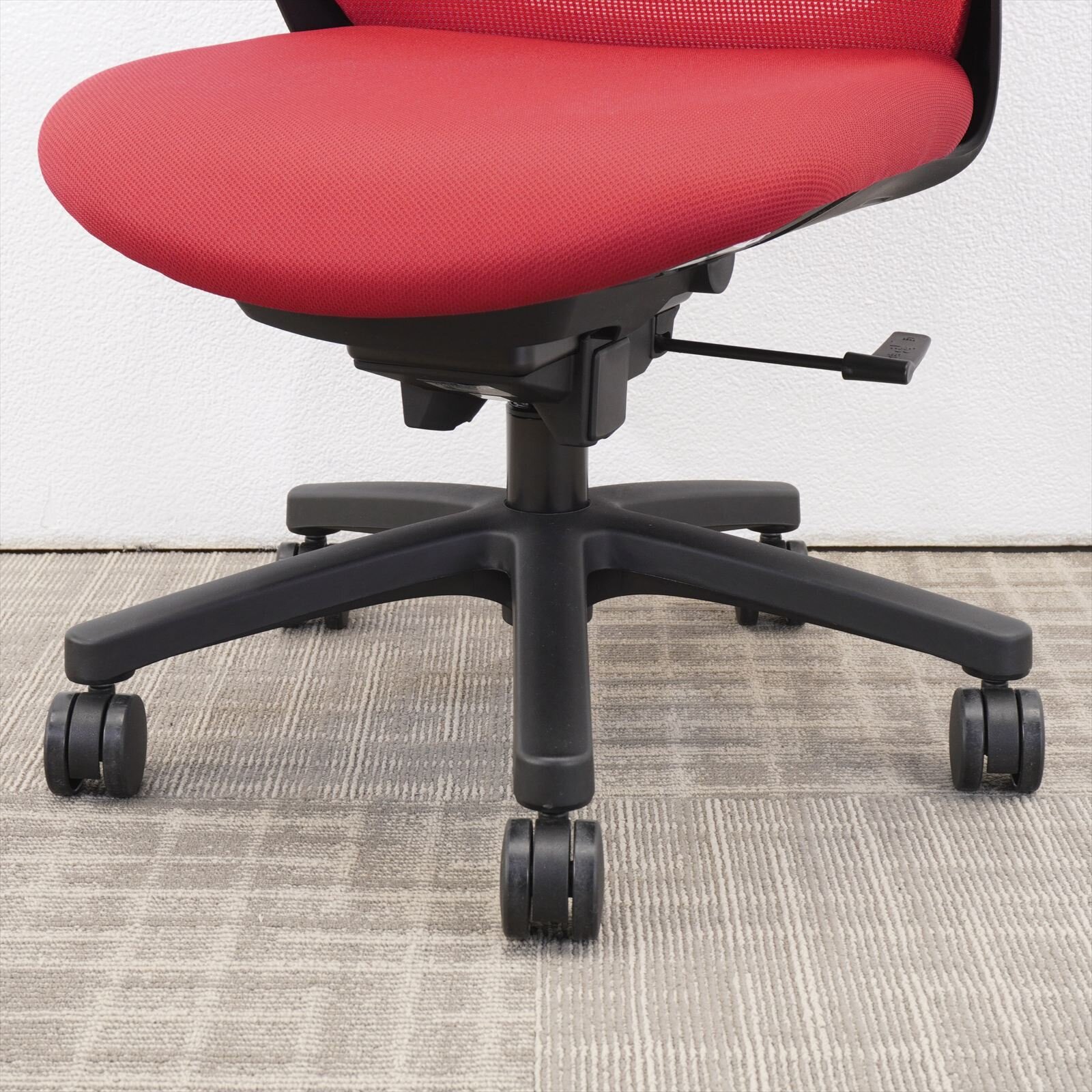 イトーキ ノナチェア ハンガー付 ラズベリーレッド