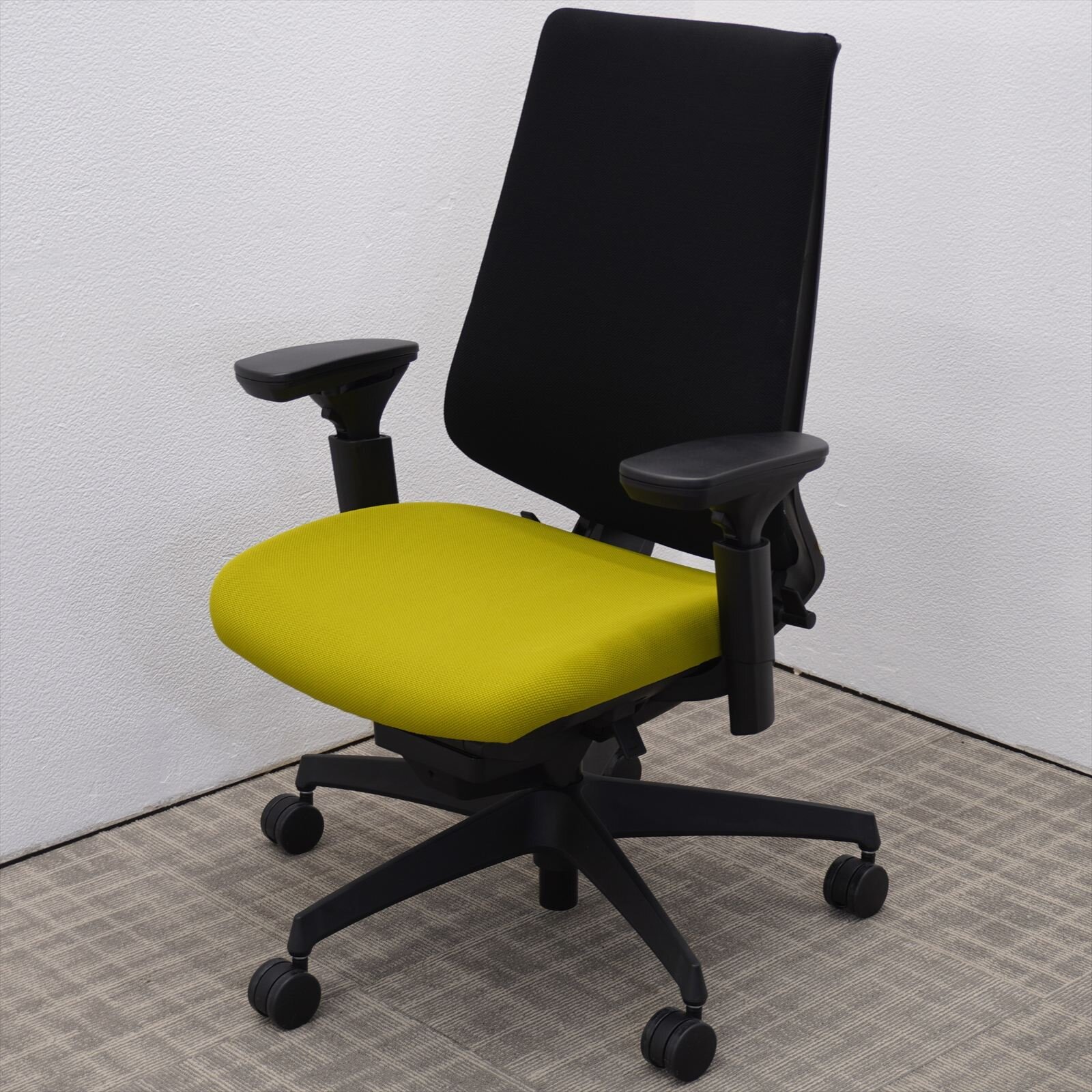 コクヨ デュオラ 可動肘 ハイバック 背クッション グリーン 特価品