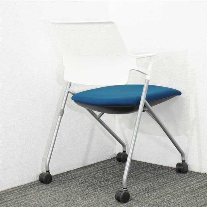 コクヨ ピエガ ミーティングチェア 肘付 シルバー塗装脚 背樹脂タイプ プルシアンブルー