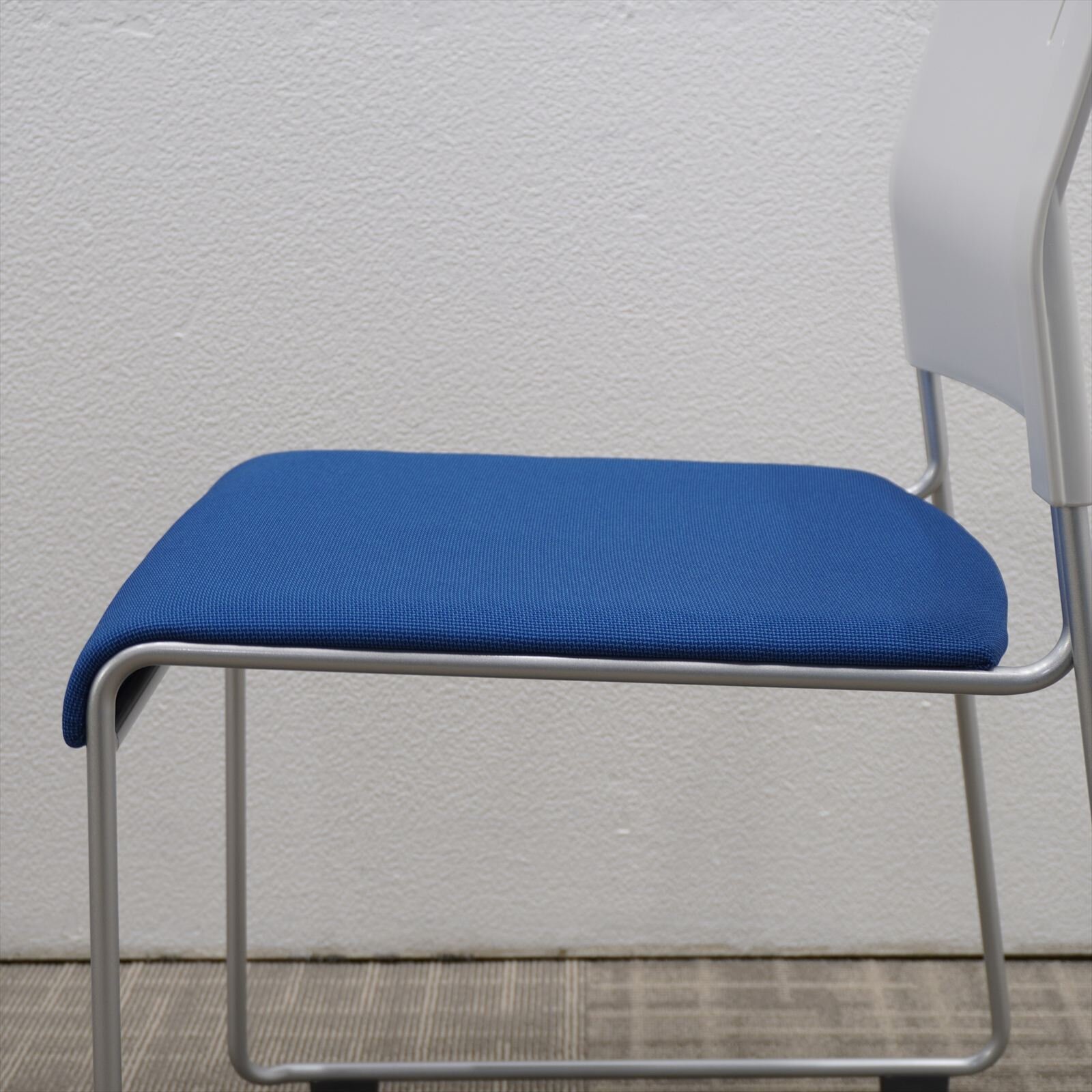 ライオン NO.725 スタッキングチェア ブルー/ホワイト 4脚セット